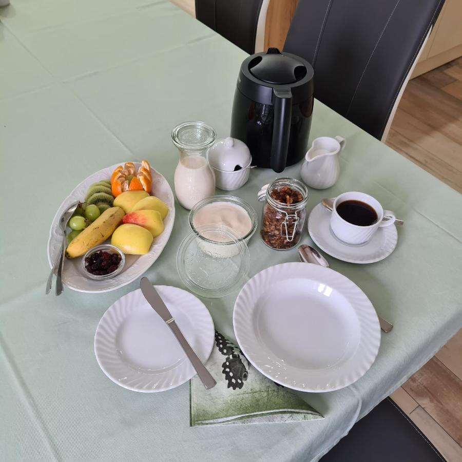 Gaestezimmer Treuen - Bed & Breakfast ภายนอก รูปภาพ