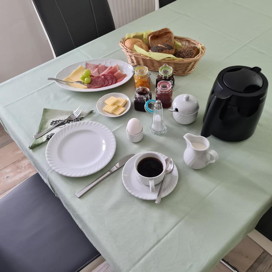 Gaestezimmer Treuen - Bed & Breakfast ภายนอก รูปภาพ